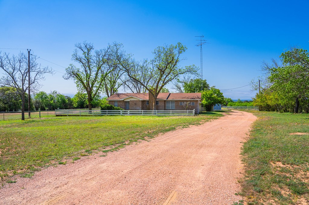 3037 W Us Hwy 290 Property Photo 5