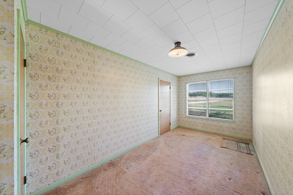 3037 W Us Hwy 290 Property Photo 6