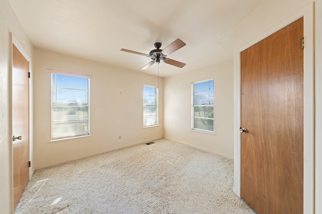 3037 W Us Hwy 290 Property Photo 12