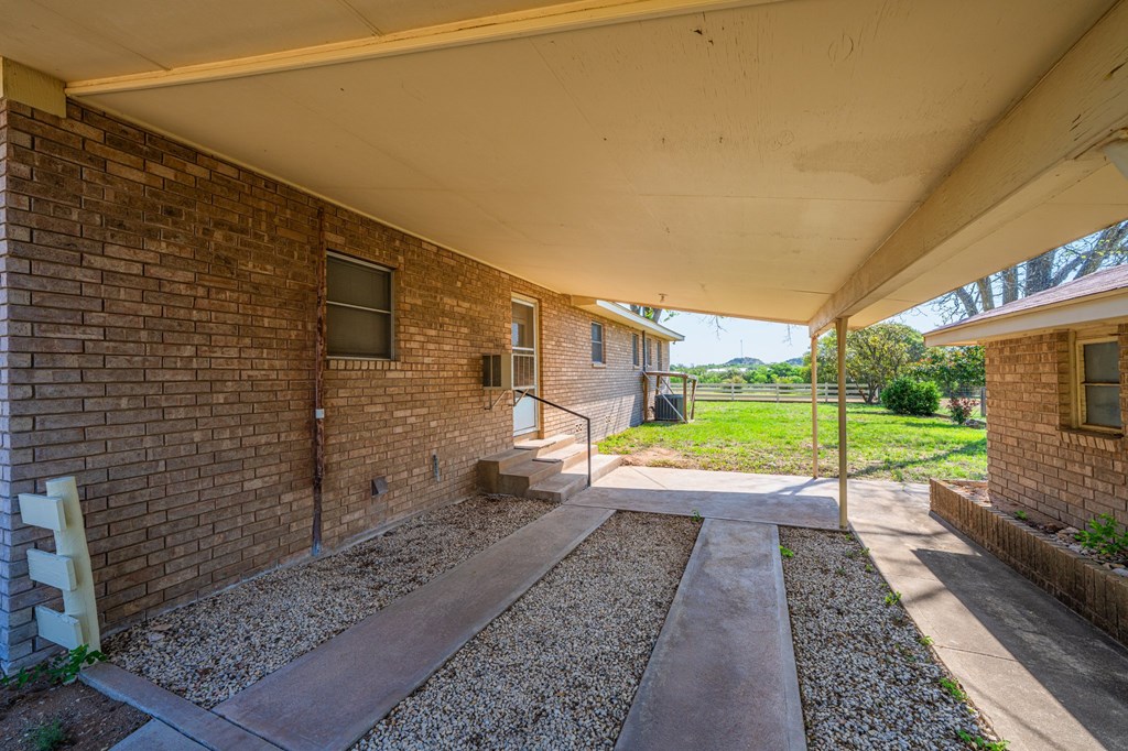 3037 W Us Hwy 290 Property Photo 15