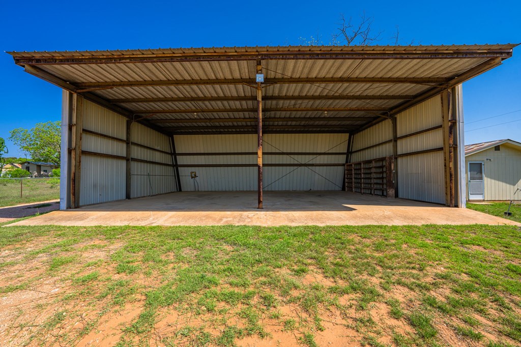 3037 W Us Hwy 290 Property Photo 17