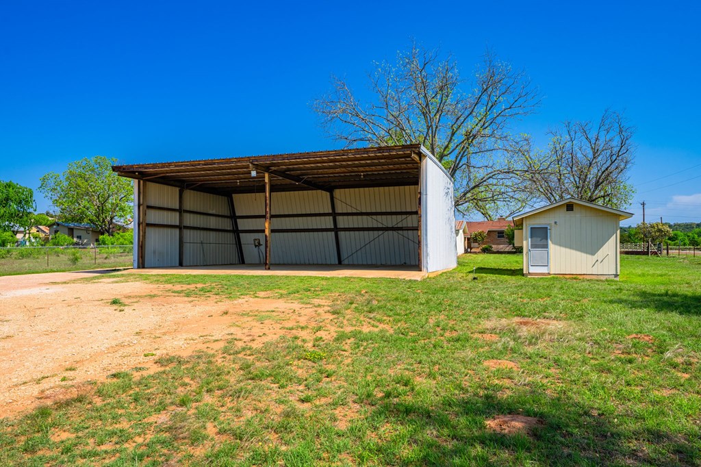 3037 W Us Hwy 290 Property Photo 19