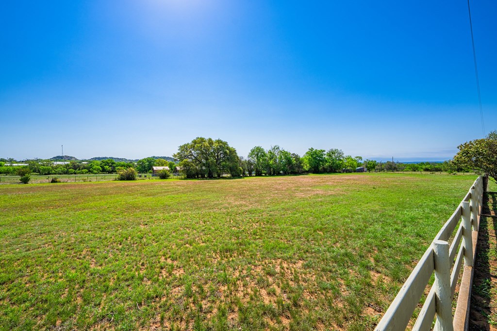 3037 W Us Hwy 290 Property Photo 23