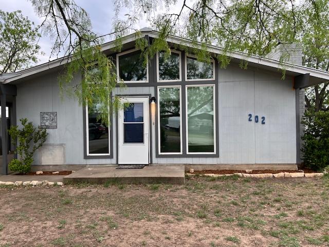 202 N Loop Dr Property Photo 1