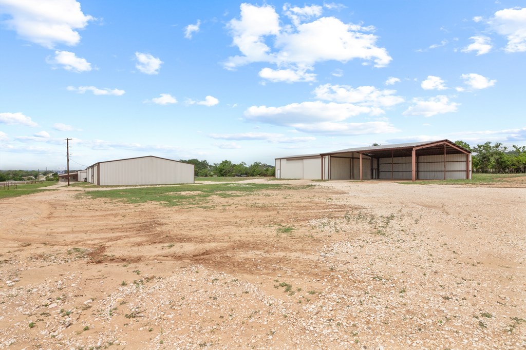 2684 W Us Hwy 290 Property Photo 4
