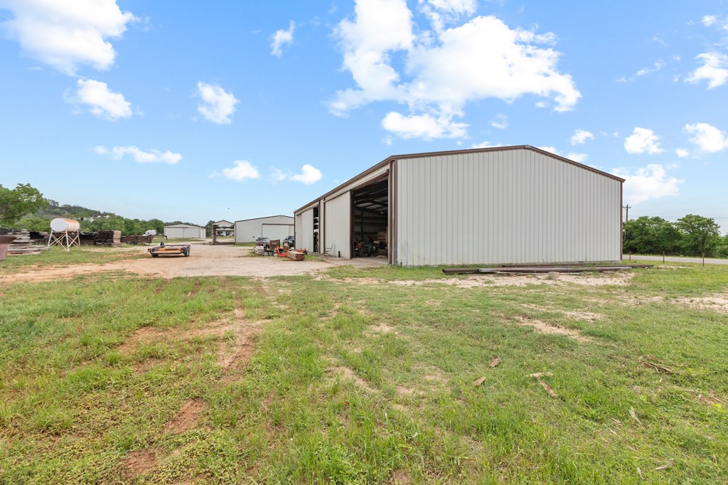 2684 W Us Hwy 290 Property Photo 16