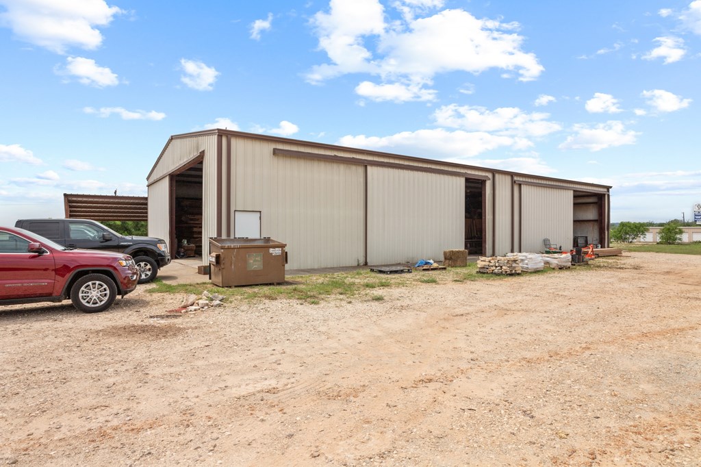2684 W Us Hwy 290 Property Photo 17