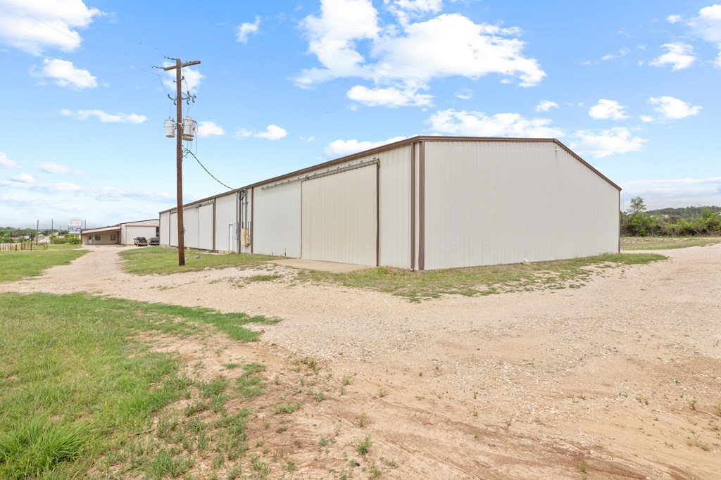 2684 W Us Hwy 290 Property Photo 20