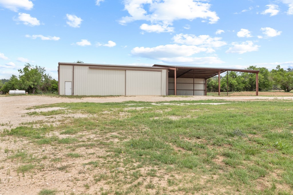 2684 W Us Hwy 290 Property Photo 21