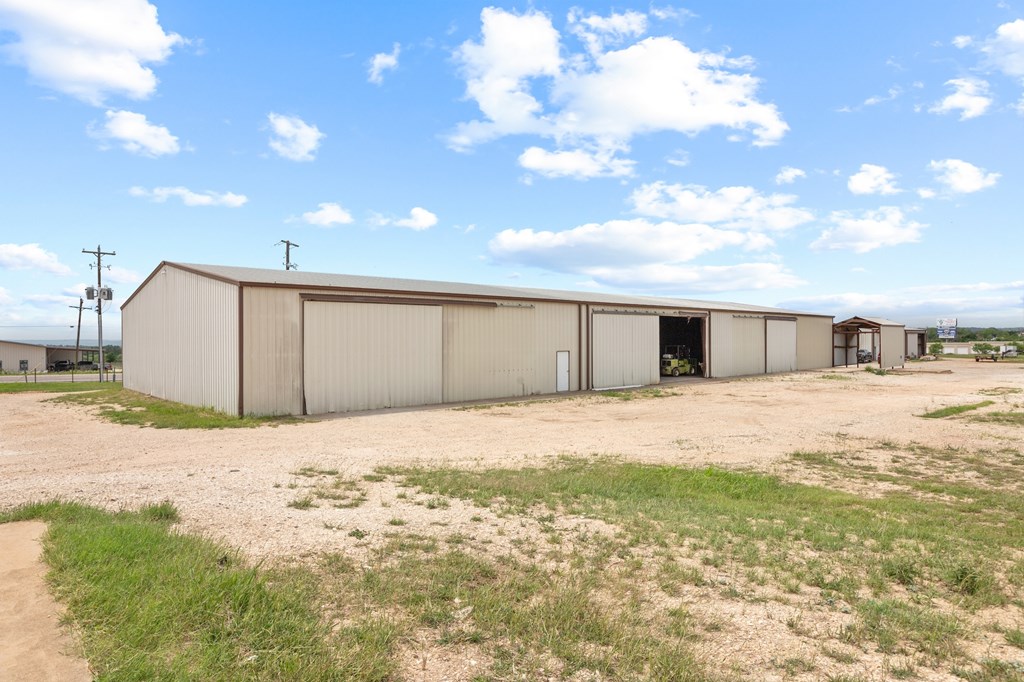 2684 W Us Hwy 290 Property Photo 22