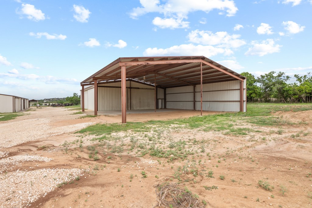 2684 W Us Hwy 290 Property Photo 23