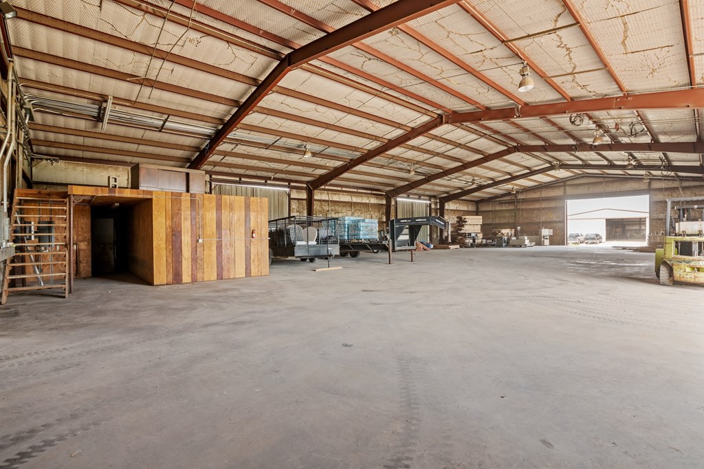 2684 W Us Hwy 290 Property Photo 26