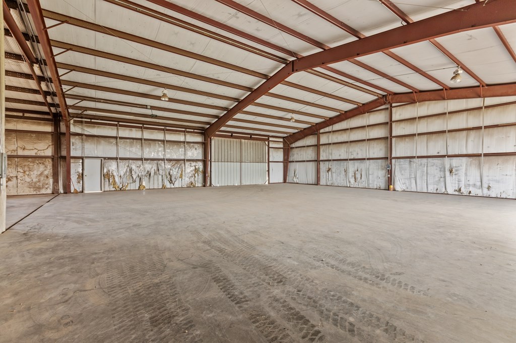 2684 W Us Hwy 290 Property Photo 27