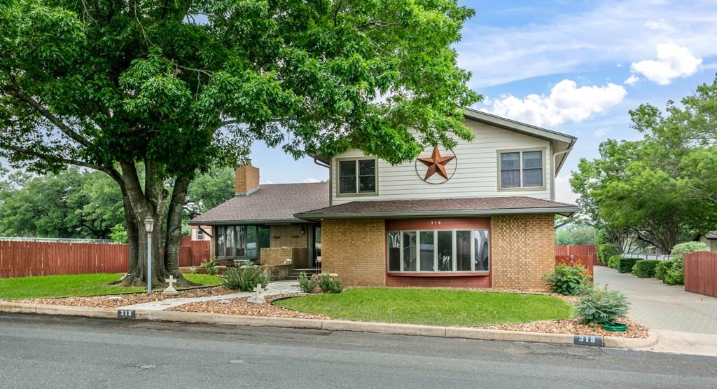 318 Broadmoor St Property Photo 1