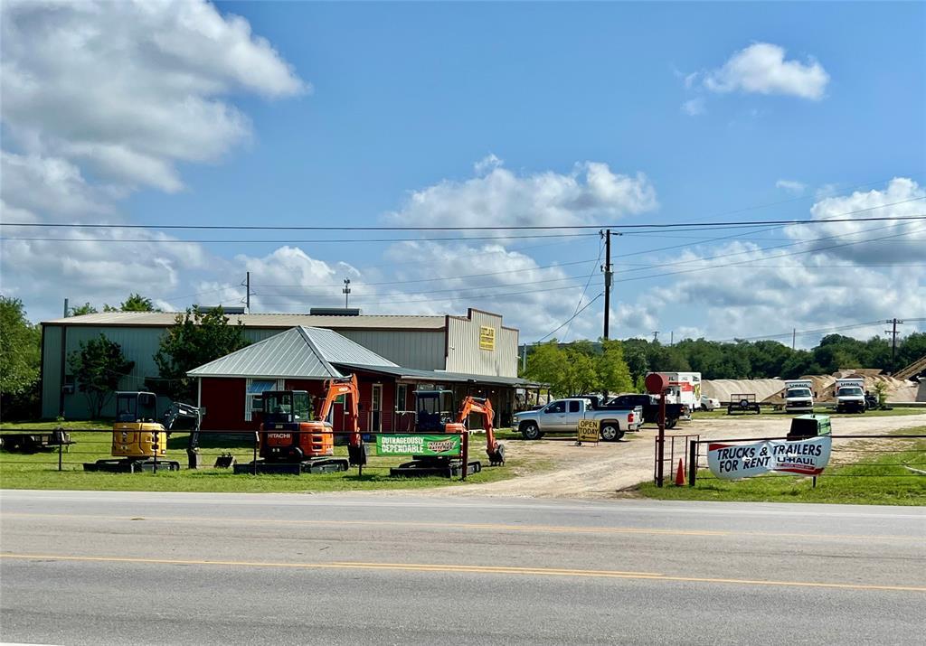 1698 S Us Hwy 281 Property Photo 5