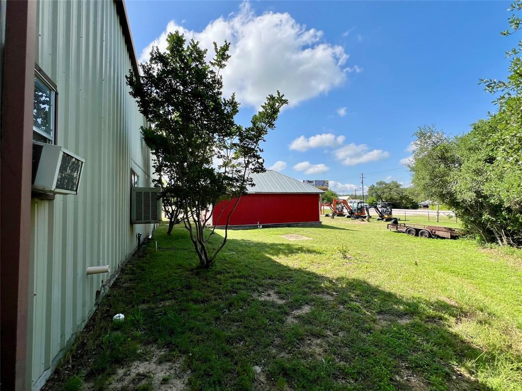 1698 S Us Hwy 281 Property Photo 10
