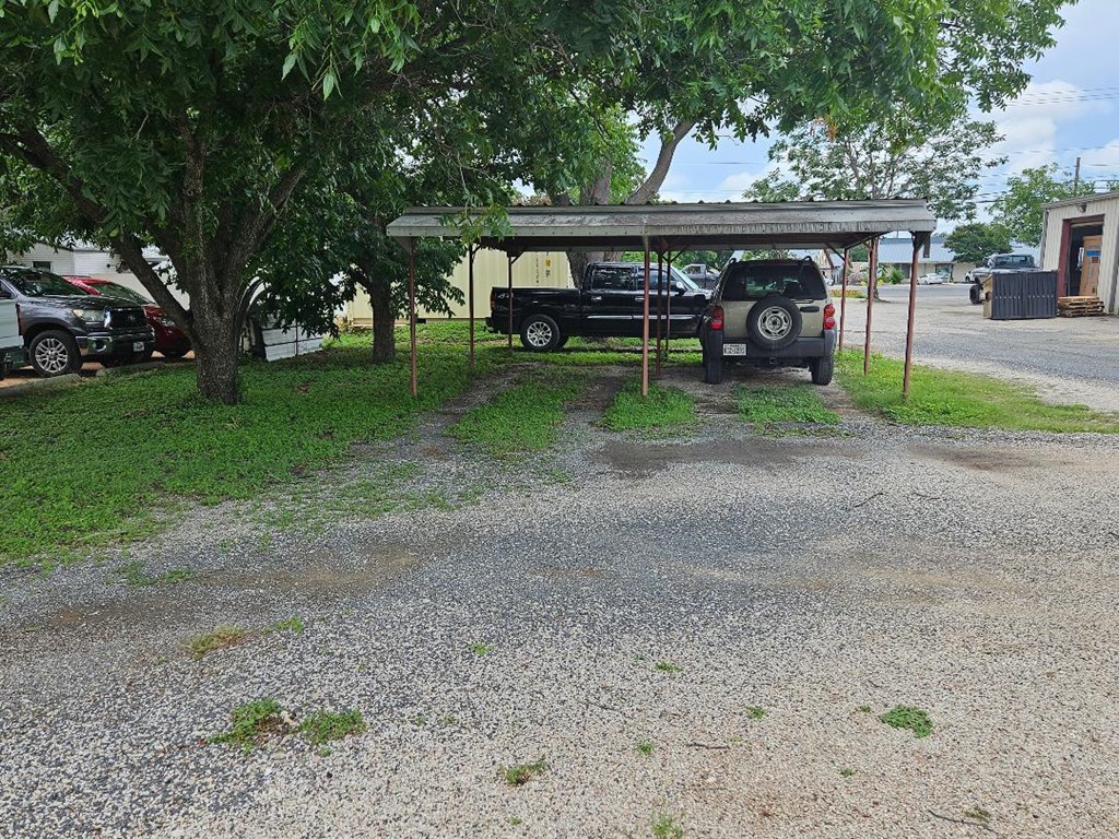 435 Kraupahen St Property Photo 5