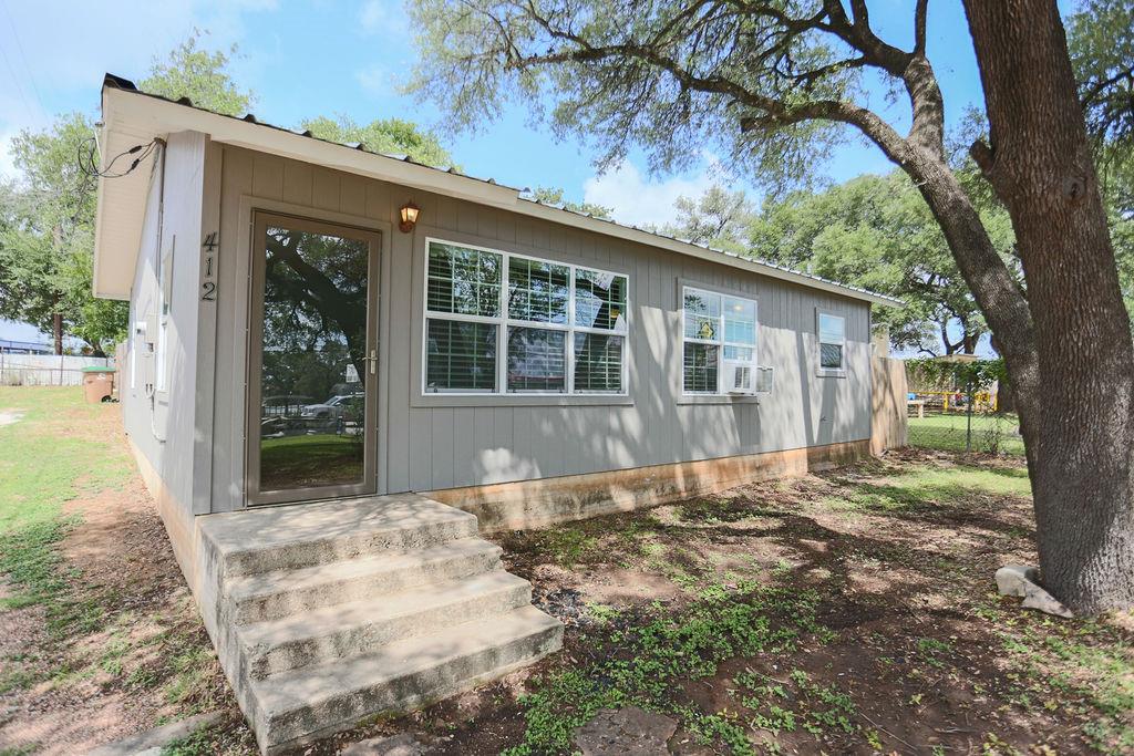 412 S Us Hwy 281 Property Photo 1
