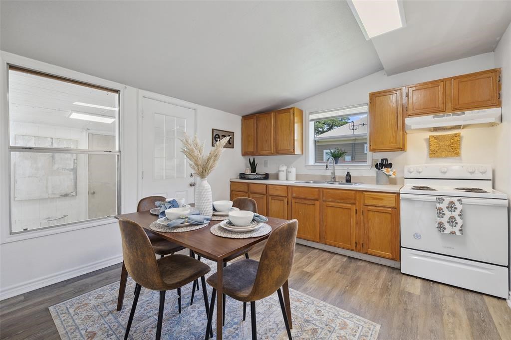103 N Avenue Q Property Photo 8