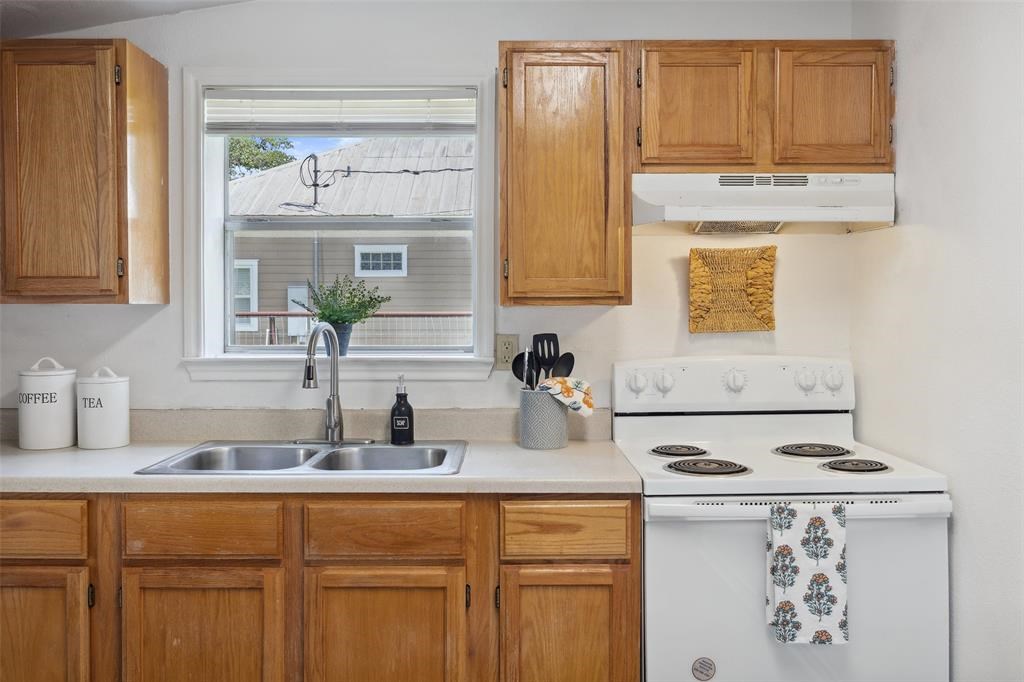 103 N Avenue Q Property Photo 11