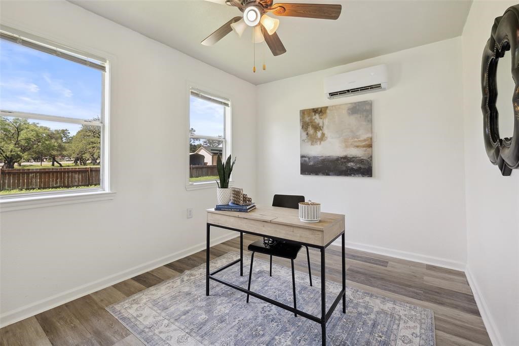 103 N Avenue Q Property Photo 16