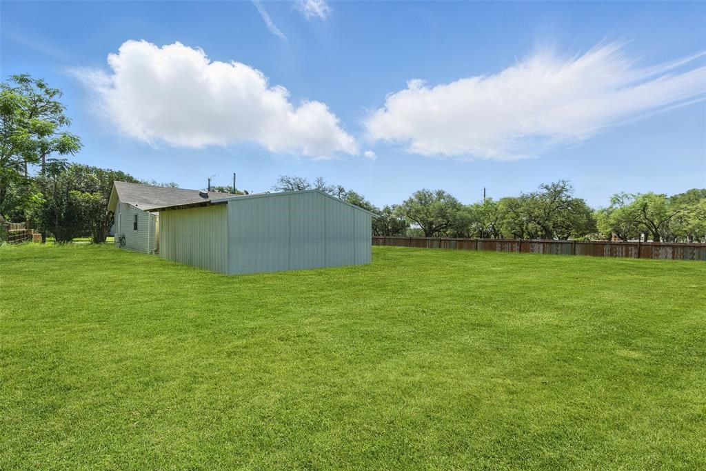 103 N Avenue Q Property Photo 25