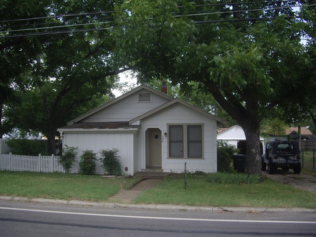 104 N Olive St Property Photo 1
