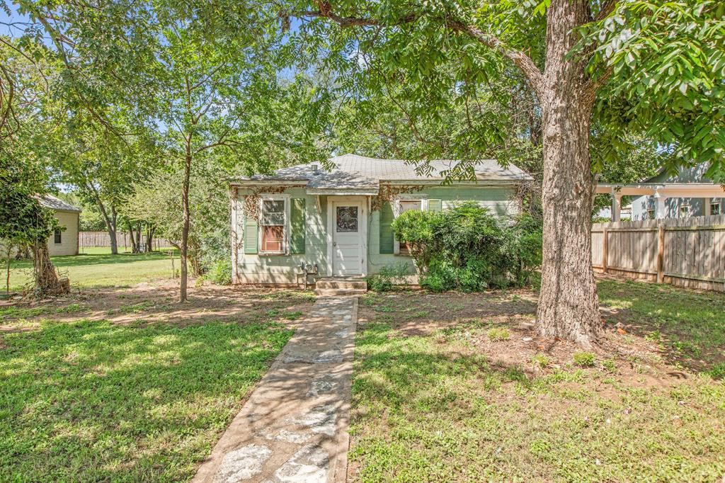 306 E College St Property Photo 1
