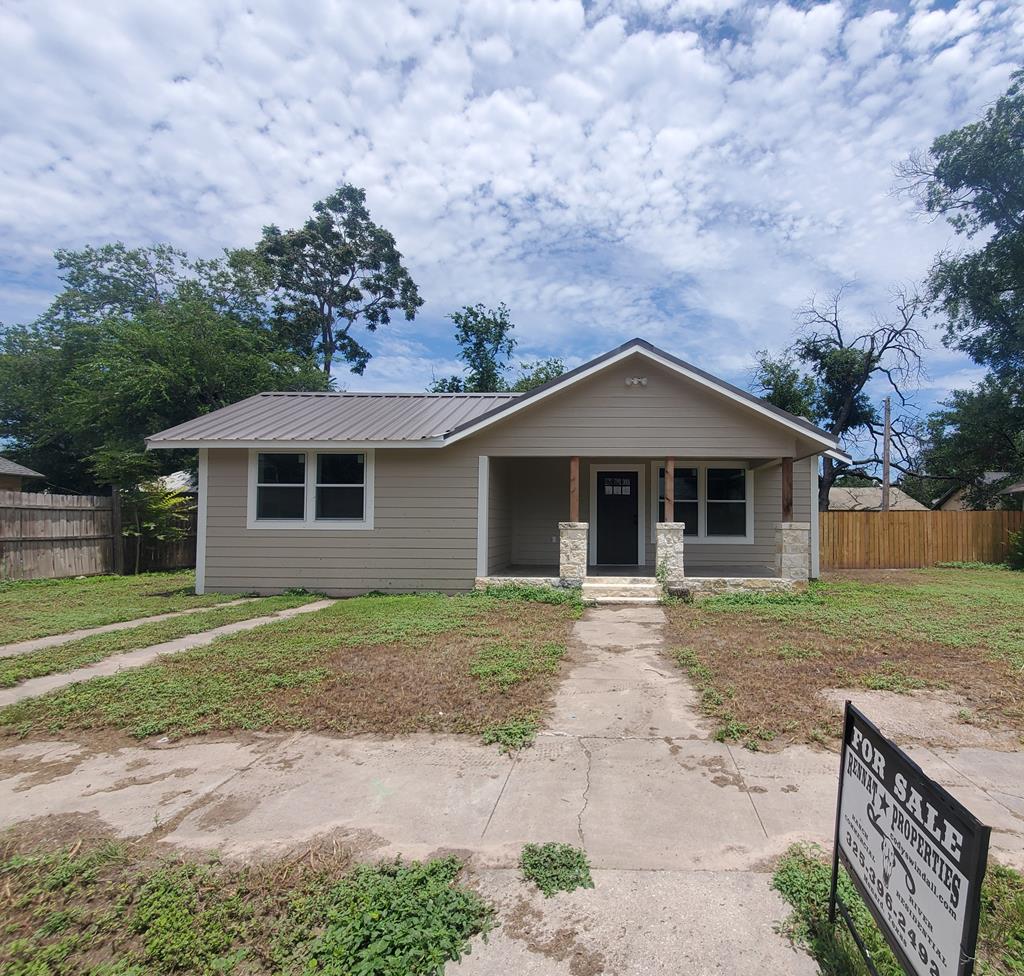 105 E Travis St Property Photo 1