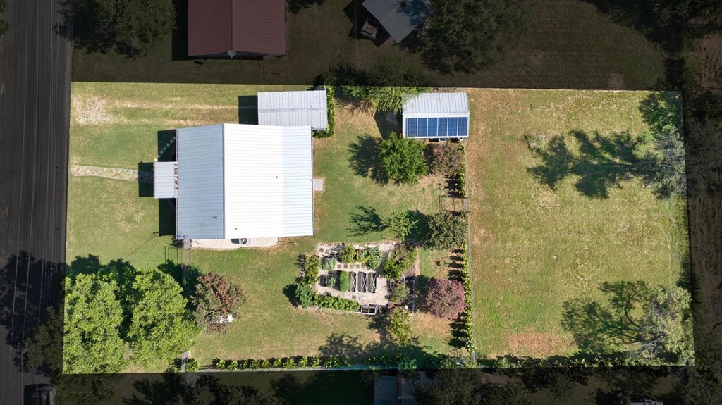 817 S Live Oak St Property Photo 2