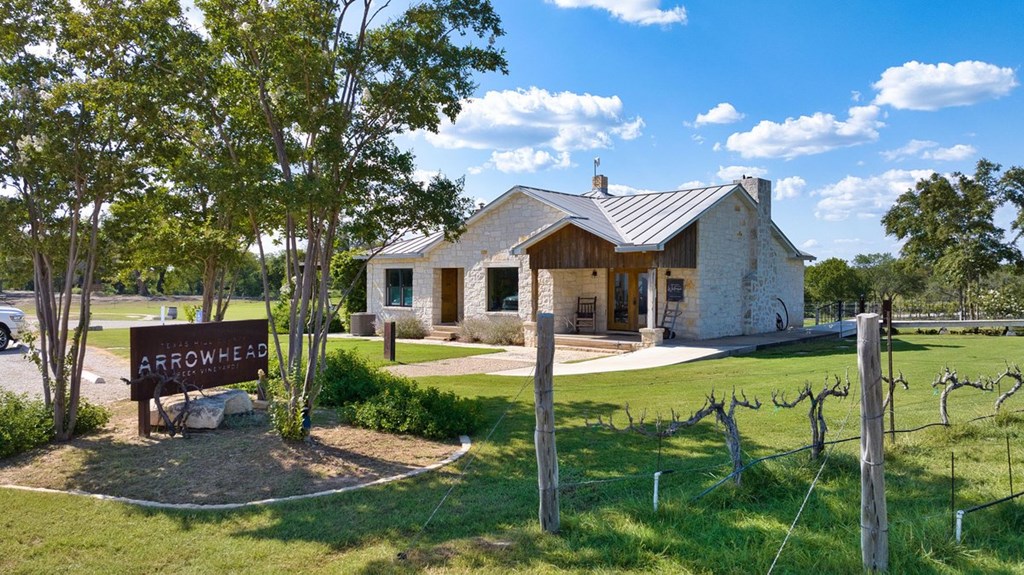 13502 E Us Hwy 290 Property Photo 5