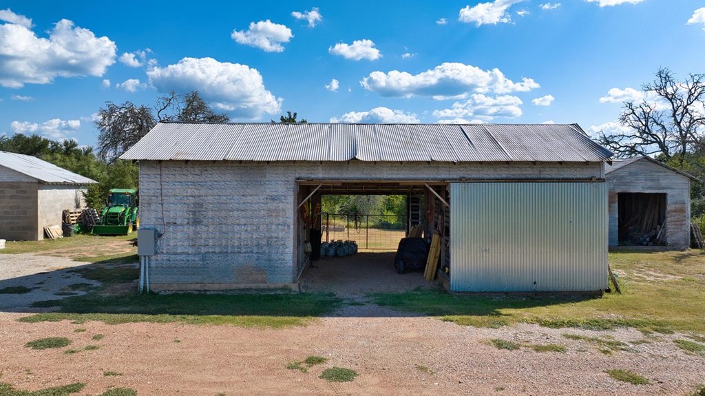 13502 E Us Hwy 290 Property Photo 10