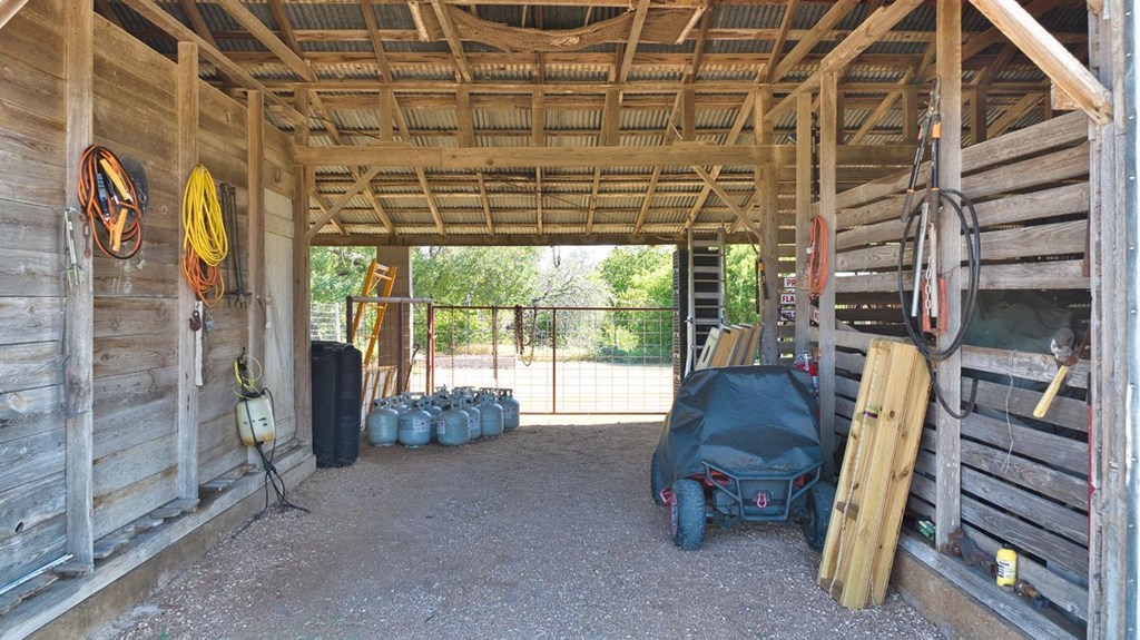 13502 E Us Hwy 290 Property Photo 11