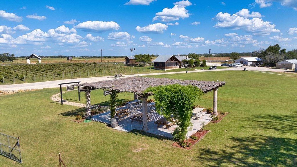 13502 E Us Hwy 290 Property Photo 13