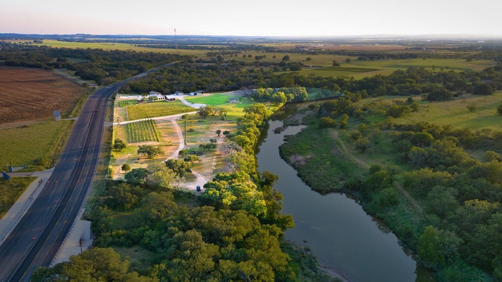 13502 E Us Hwy 290 Property Photo 22