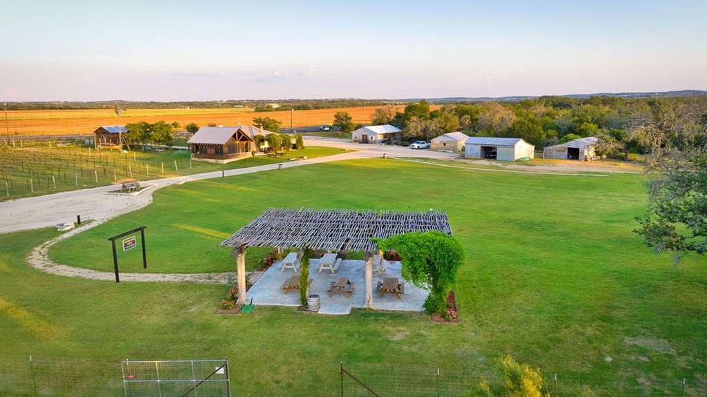 13502 E Us Hwy 290 Property Photo 23