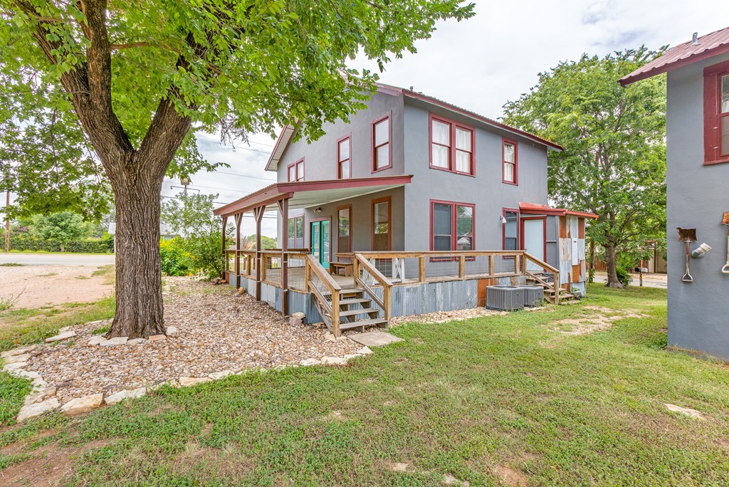 1600 Ford St Property Photo 3