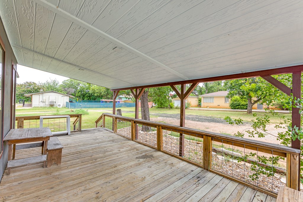 1600 Ford St Property Photo 6