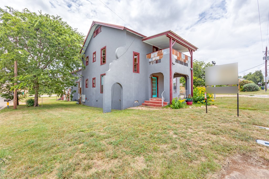 1600 Ford St Property Photo 10