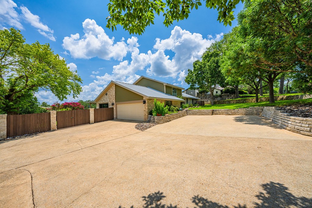 407 Spring Mill Dr. Property Photo 6