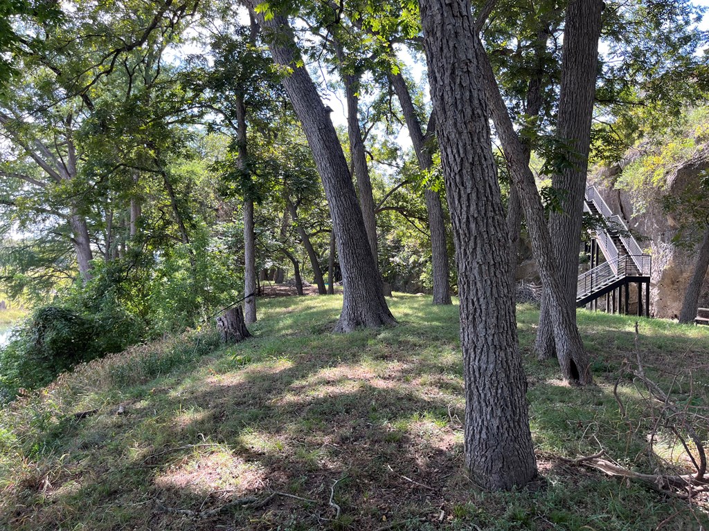 412 Field Rd Property Photo 7