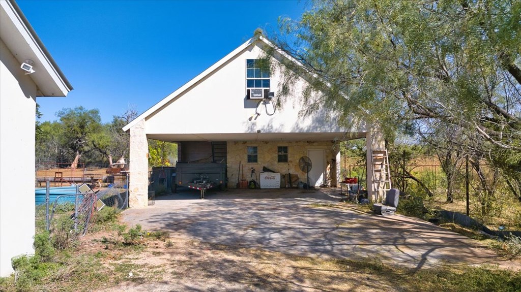 96 E Hwy 190 Property Photo 3