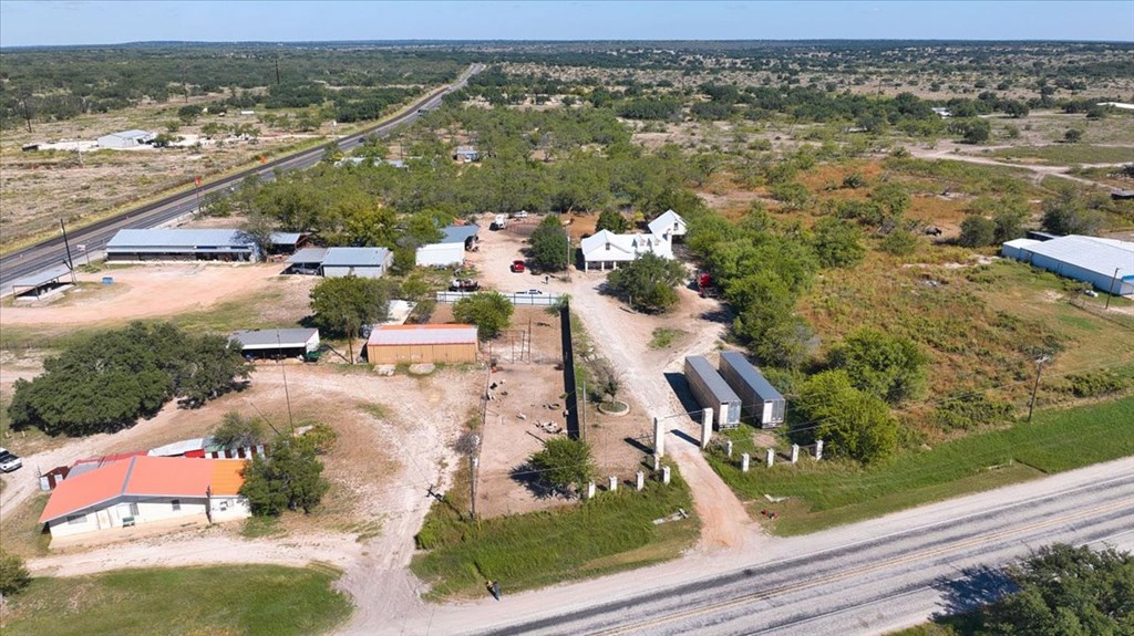 96 E Hwy 190 Property Photo 4