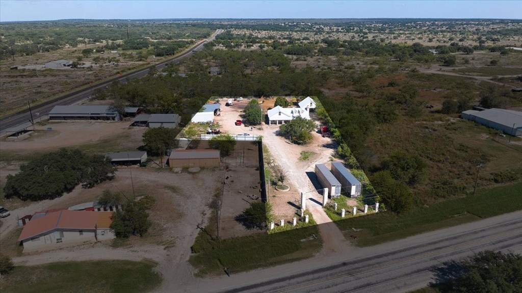 96 E Hwy 190 Property Photo 5