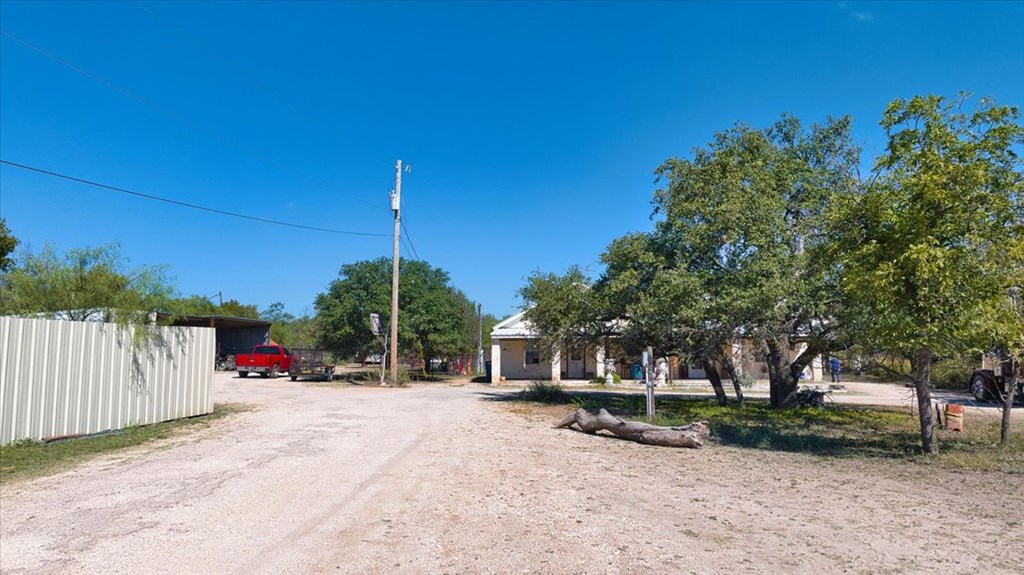 96 E Hwy 190 Property Photo 13