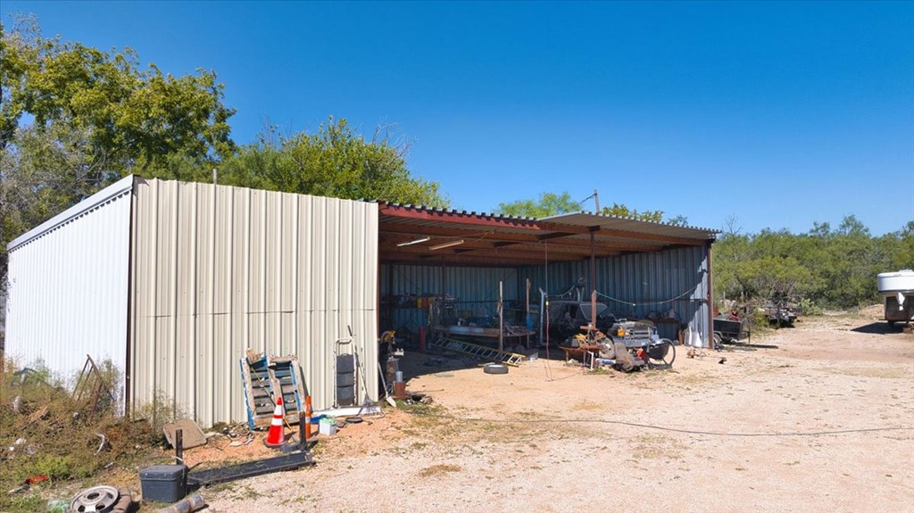 96 E Hwy 190 Property Photo 15