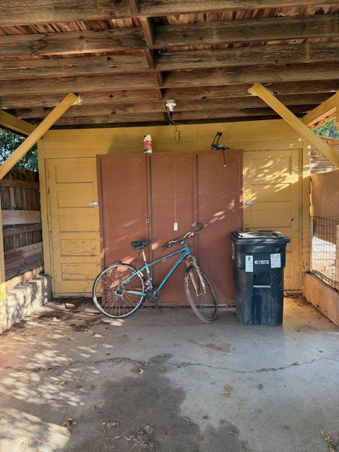 904 W College Ave Property Photo 4
