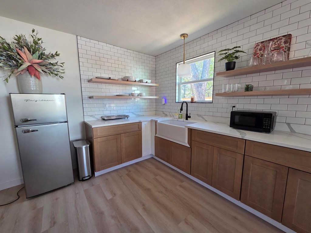 421 E Orchard St Property Photo 5