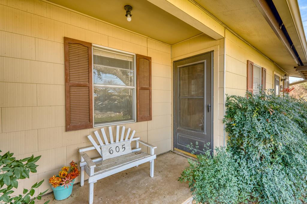605 W Ash Dr Property Photo 6