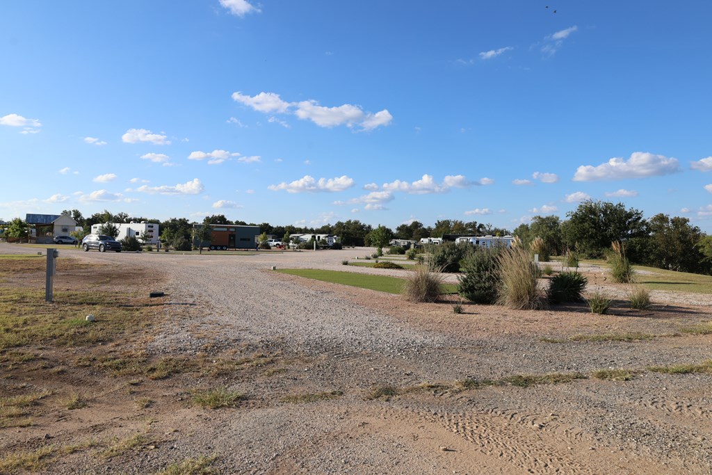 4584 E Us Hwy 290 Property Photo 5